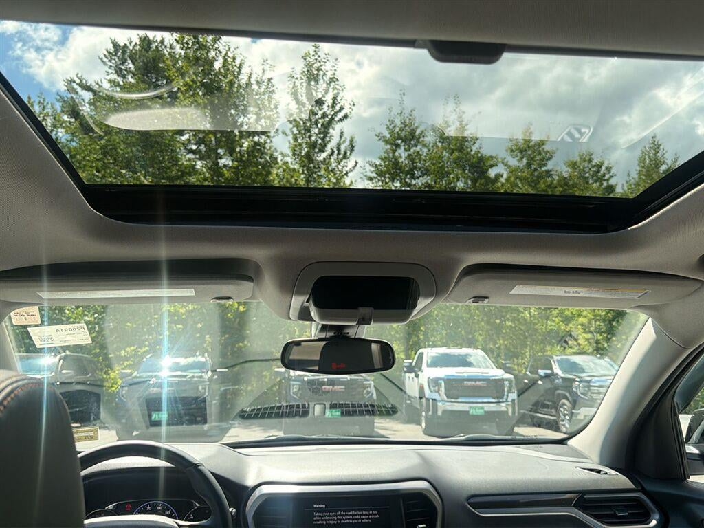 2023 GMC Acadia AT4