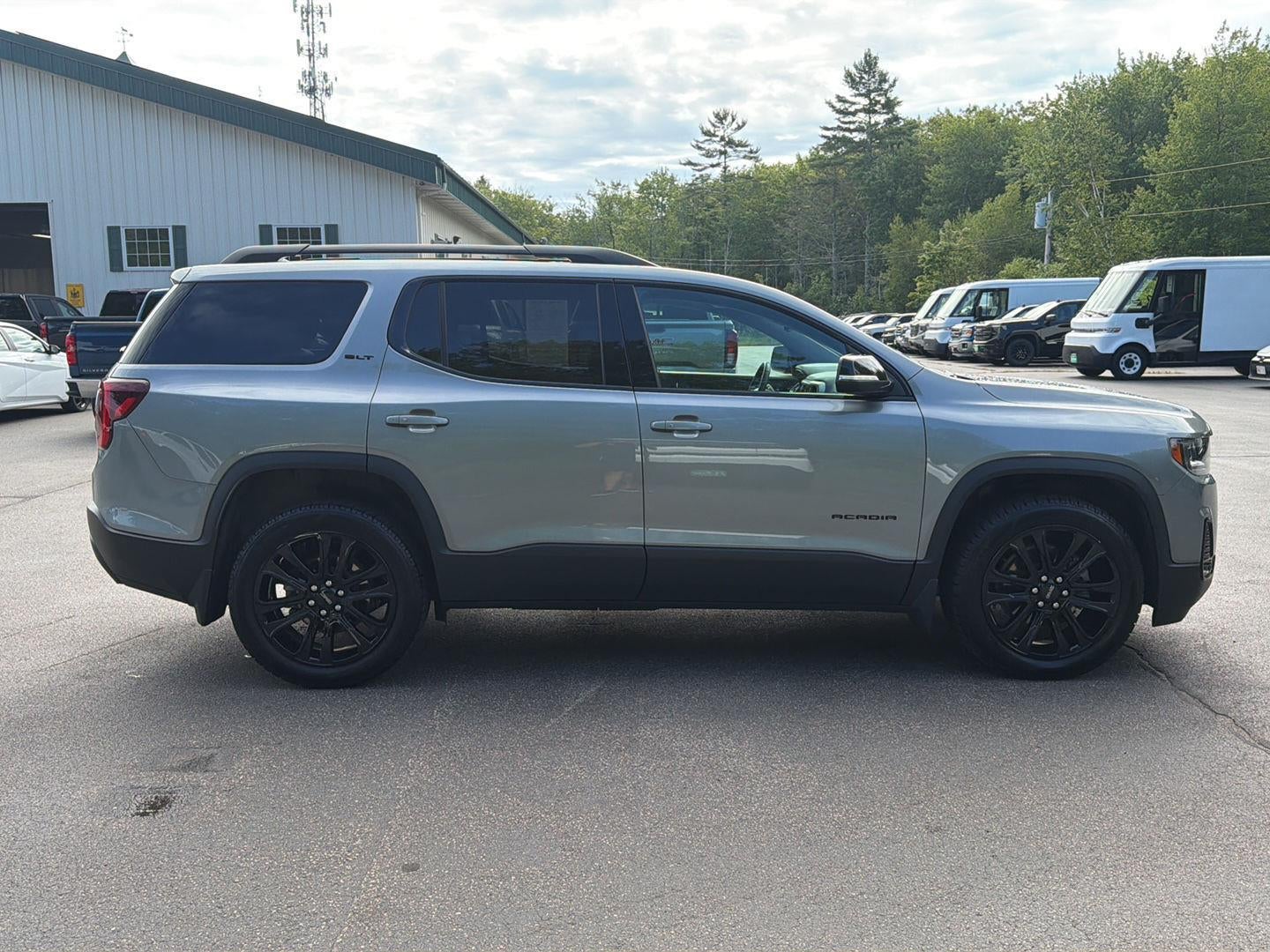 2023 GMC Acadia SLT