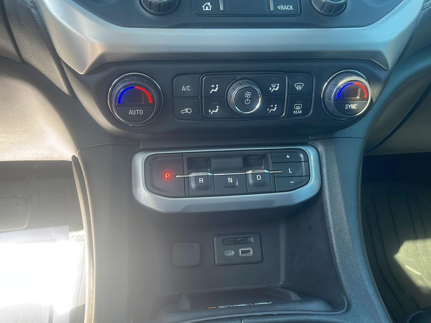 2021 GMC Acadia SLT