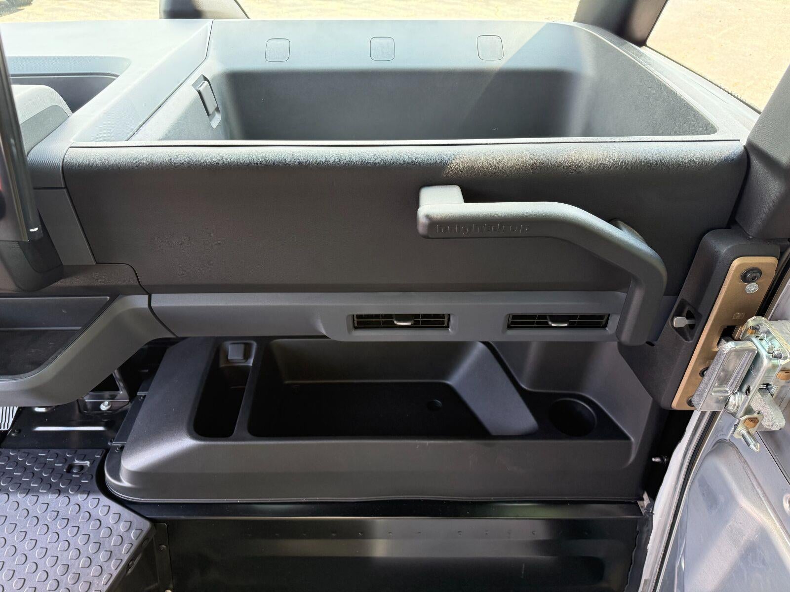 2024 BrightDrop Zevo 400 EJY