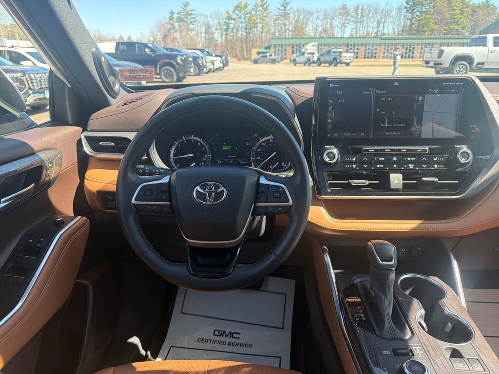 2022 Toyota Highlander Platinum