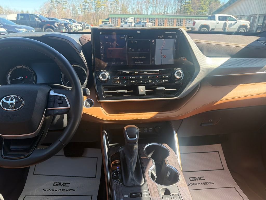 2022 Toyota Highlander Platinum