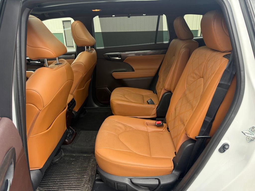 2022 Toyota Highlander Platinum