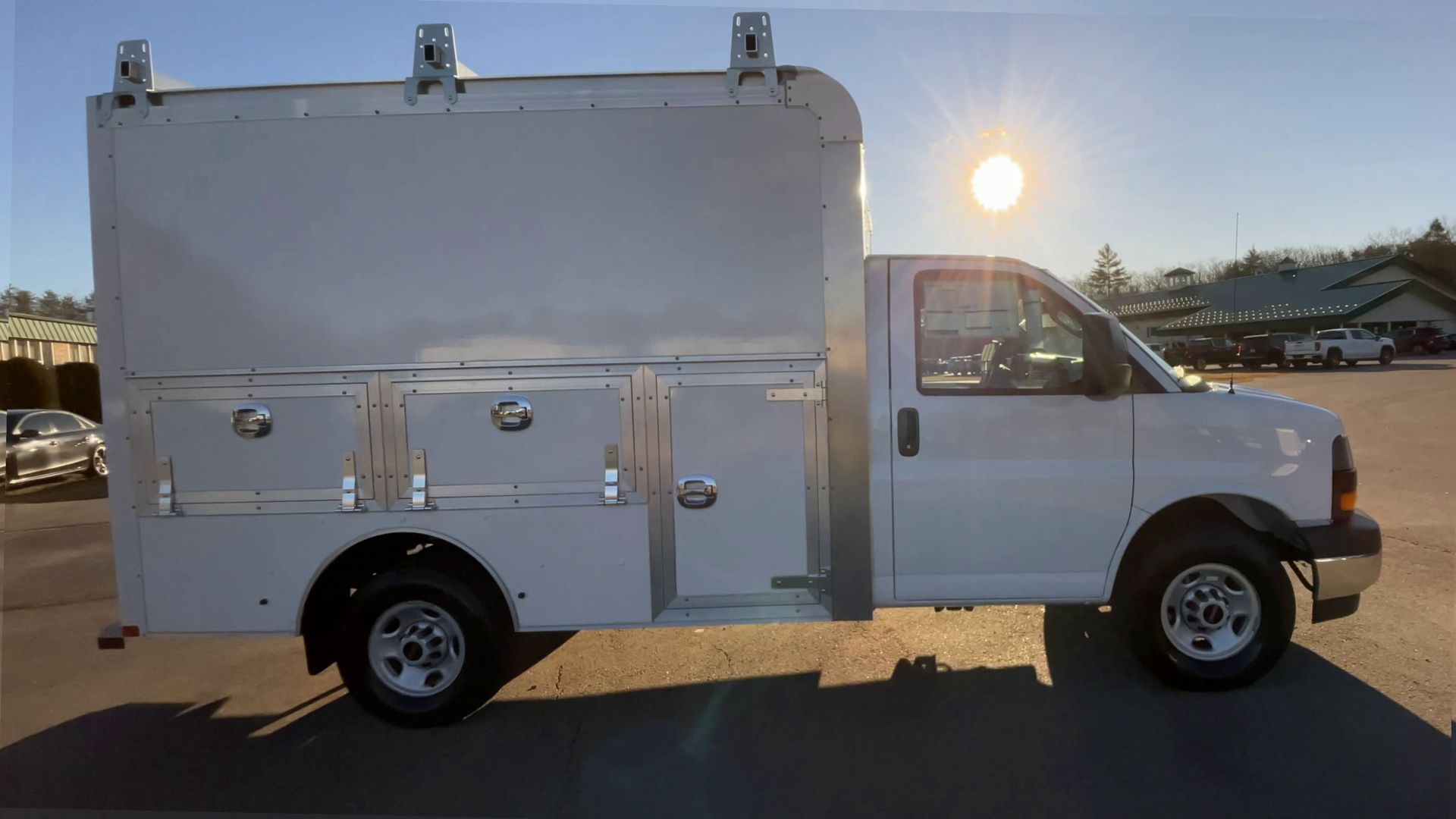 2025 GMC Savana Cutaway 3500 1WT