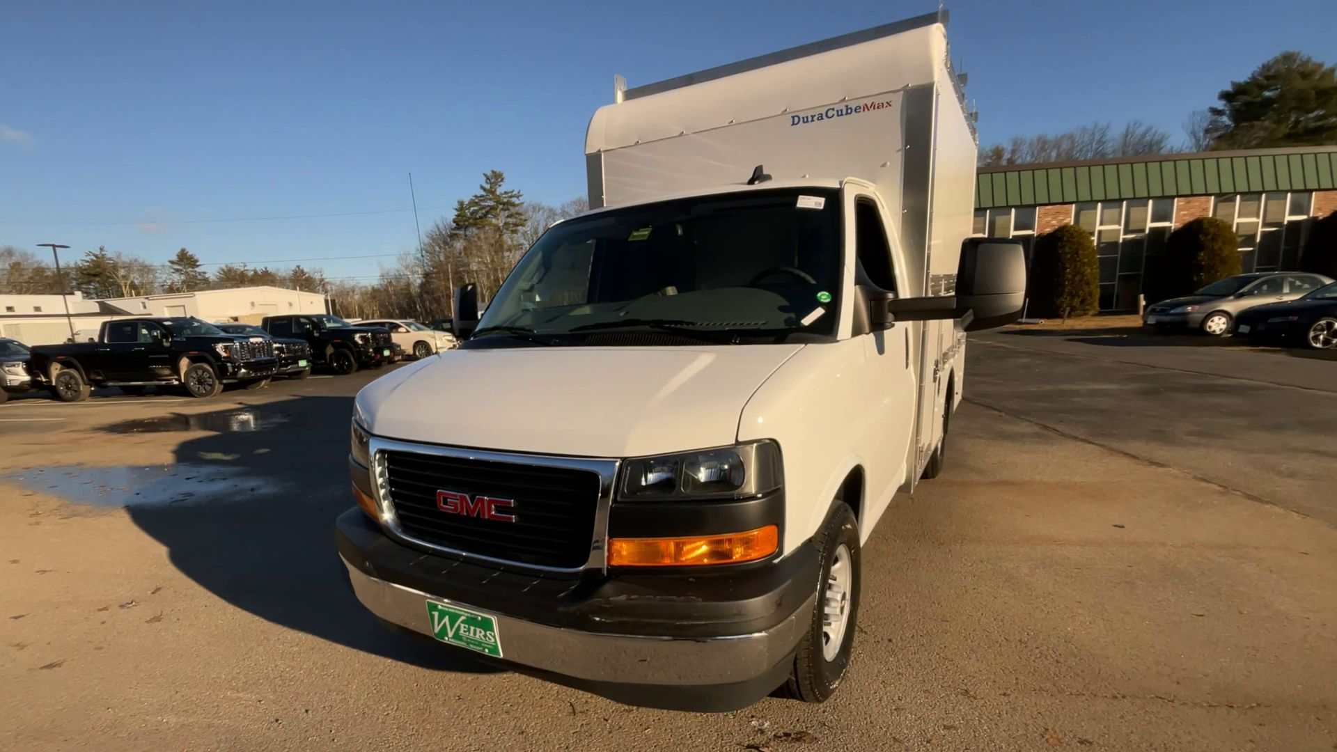 2025 GMC Savana Cutaway 3500 1WT