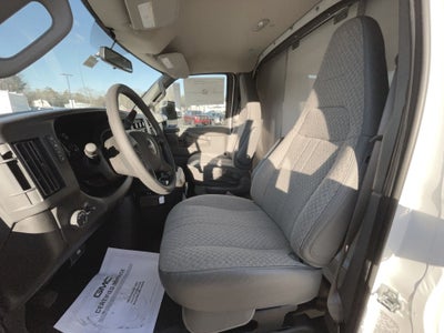 2025 GMC Savana Cutaway 3500 1WT