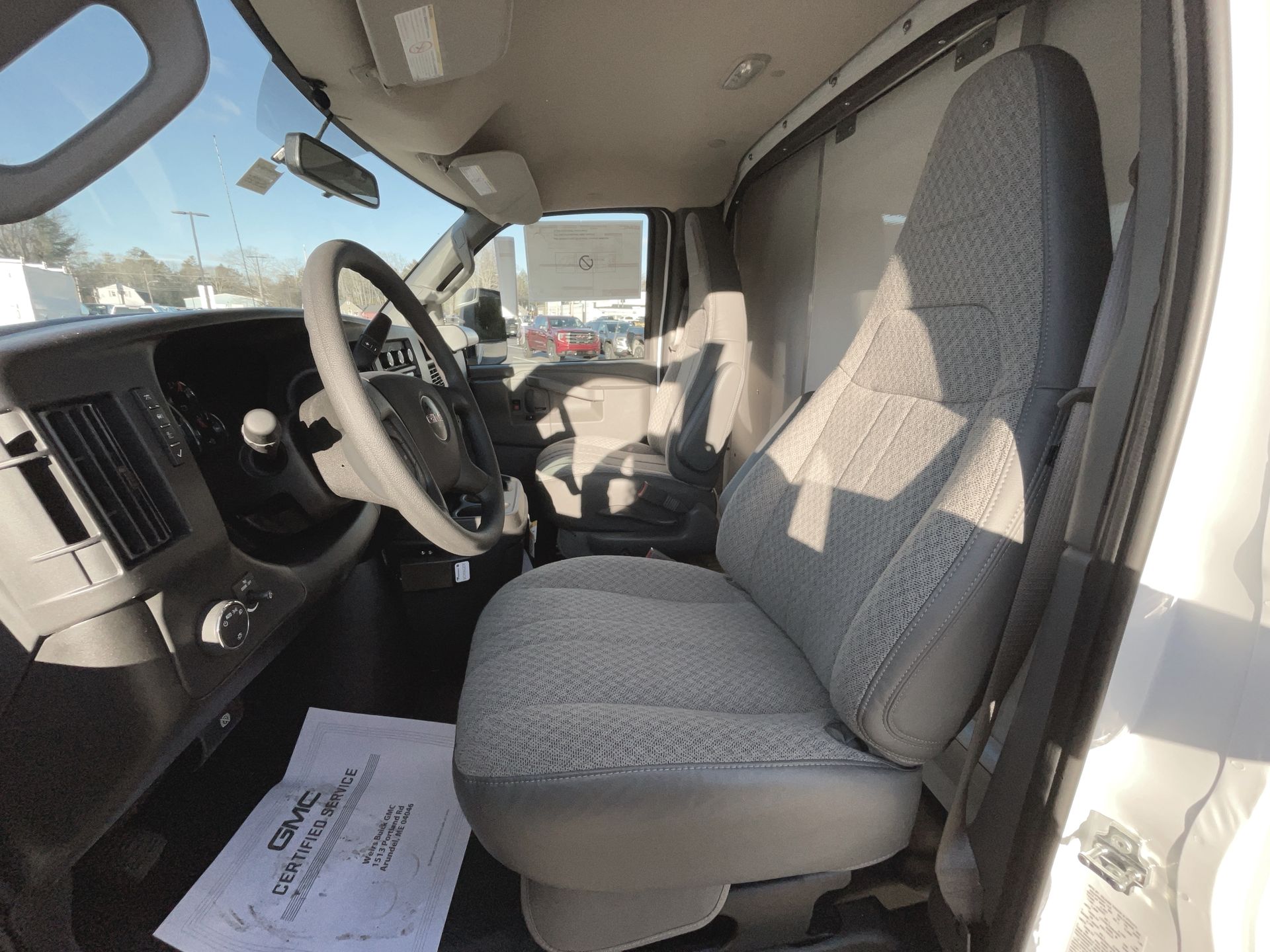 2025 GMC Savana Cutaway 3500 1WT