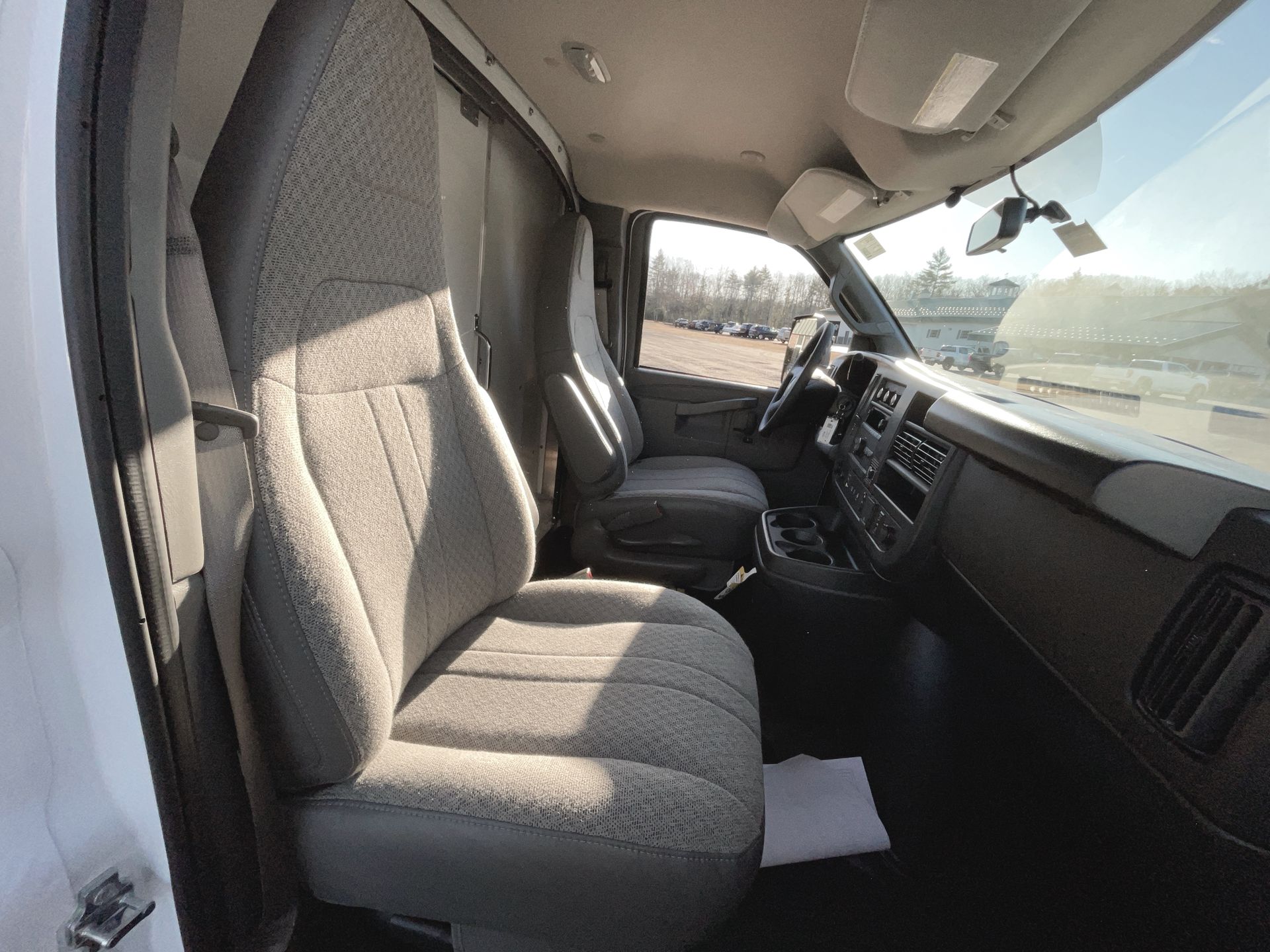 2025 GMC Savana Cutaway 3500 1WT