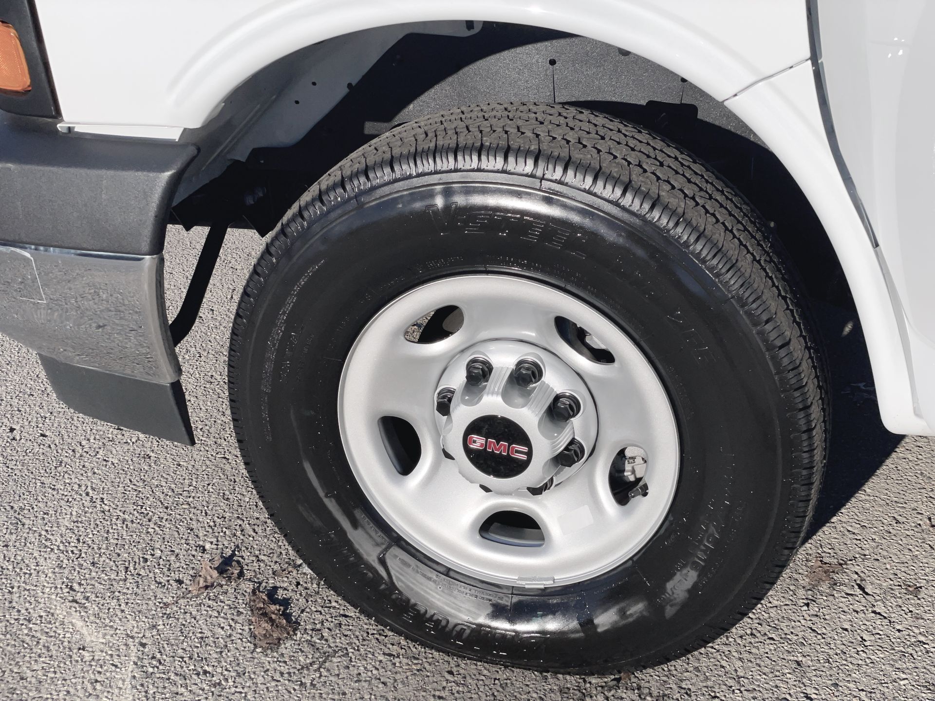 2025 GMC Savana Cutaway 3500 1WT