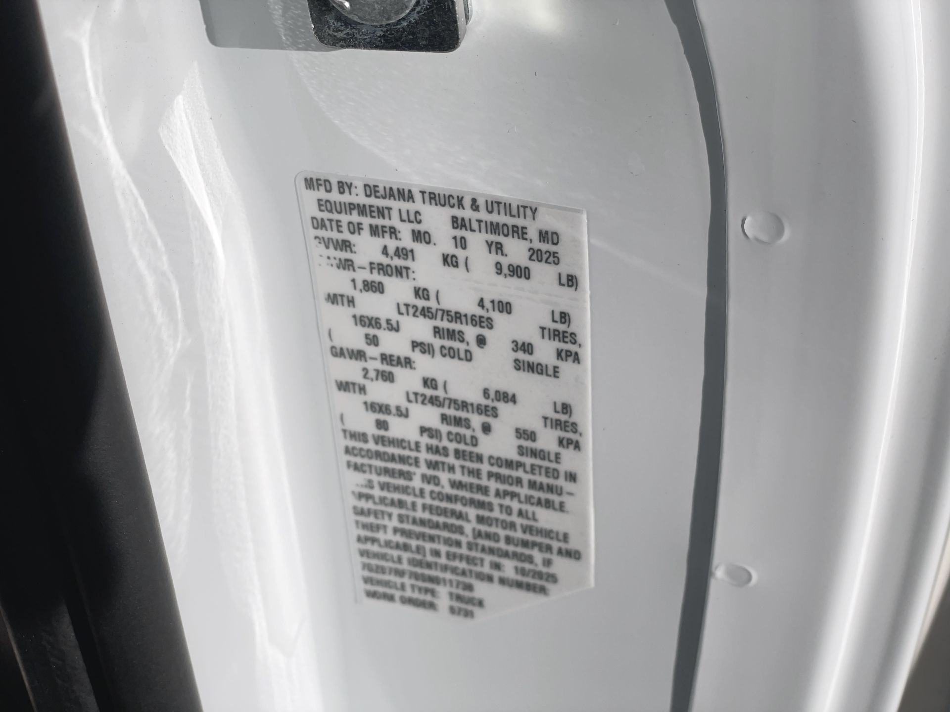 2025 GMC Savana Cutaway 3500 1WT