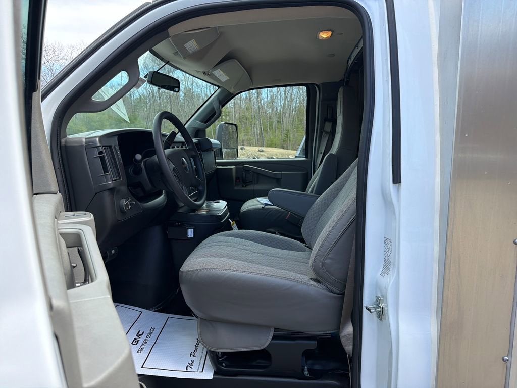 2026 GMC Savana Cutaway 3500 1WT