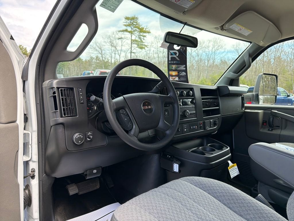 2026 GMC Savana Cutaway 3500 1WT