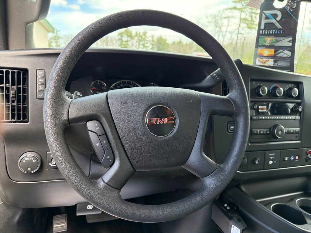 2026 GMC Savana Cutaway 3500 1WT