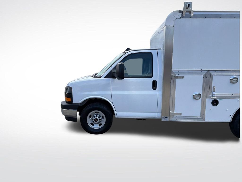 2026 GMC Savana Cutaway 3500 1WT