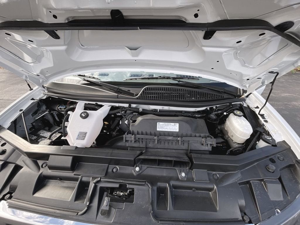 2025 GMC Savana Cutaway 3500 1WT