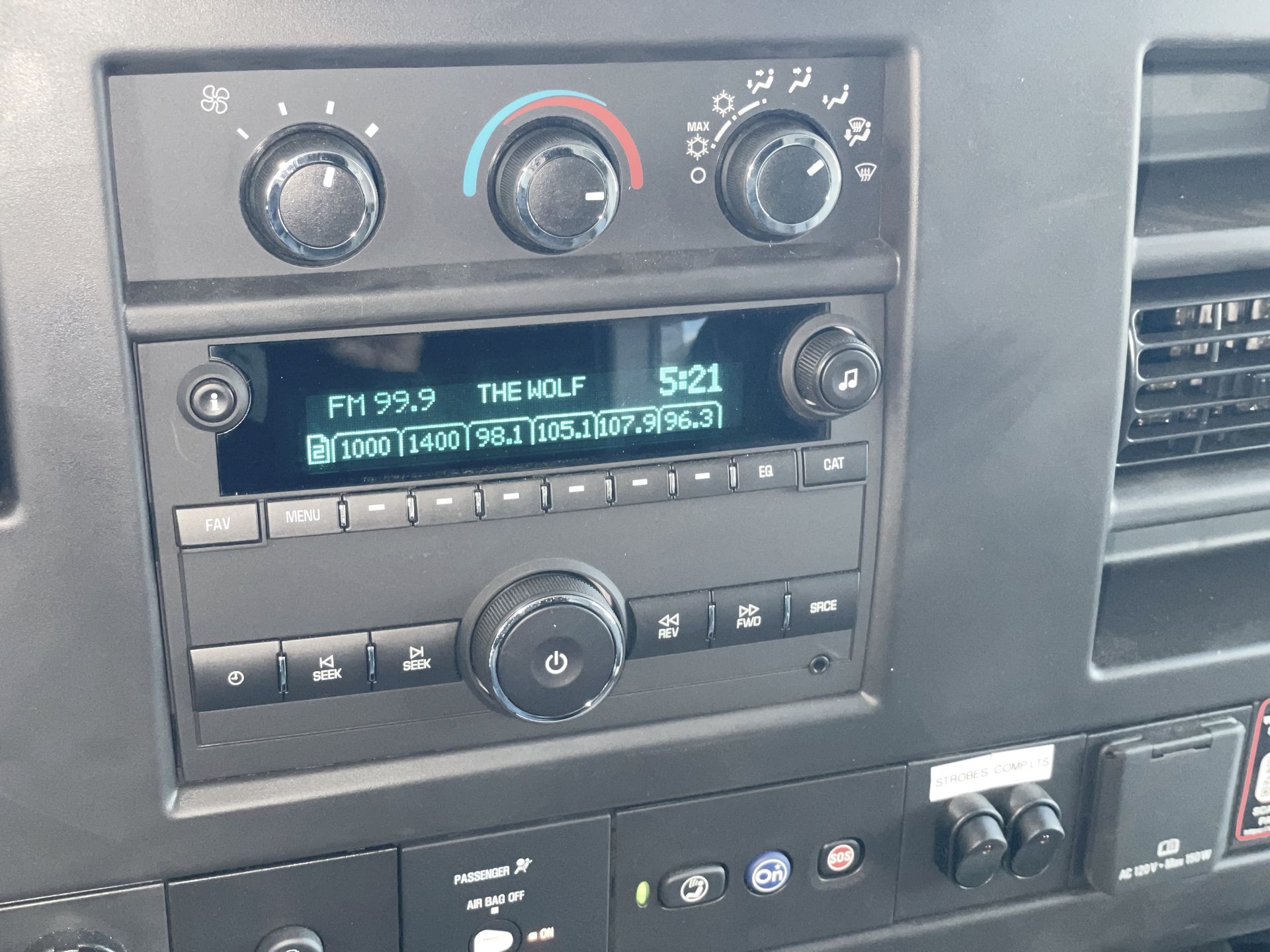 2025 GMC Savana Cutaway 3500 1WT