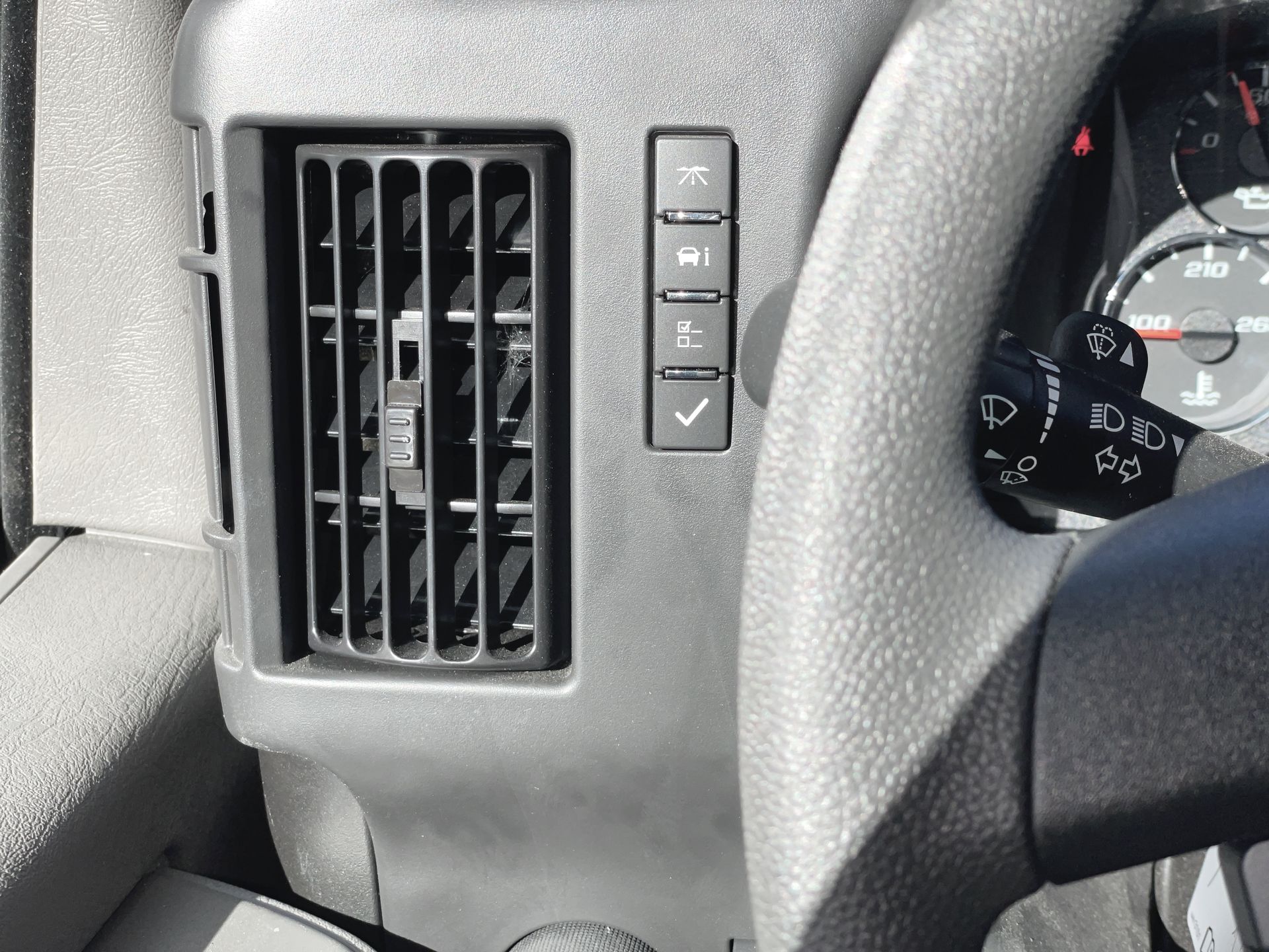 2025 GMC Savana Cutaway 3500 1WT