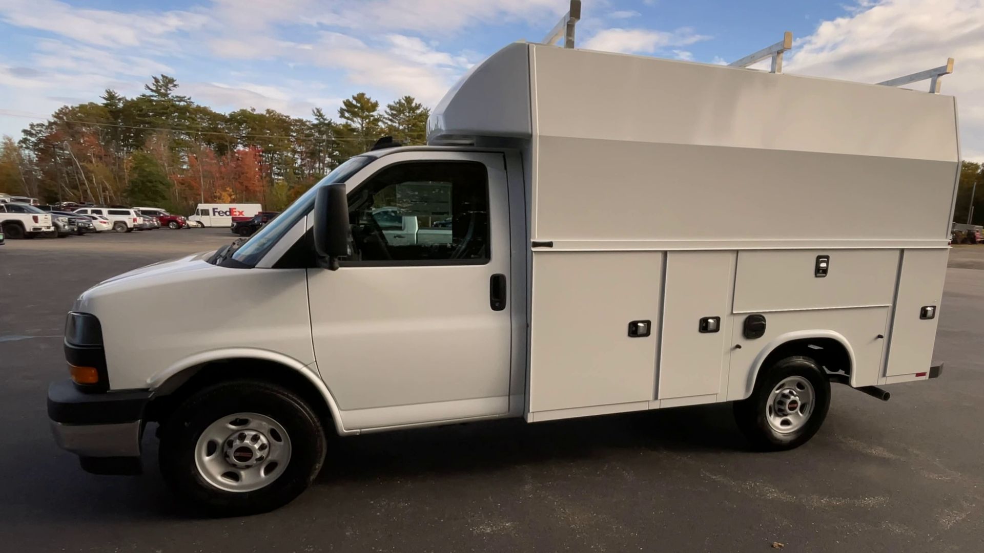 2025 GMC Savana Cutaway 3500 1WT