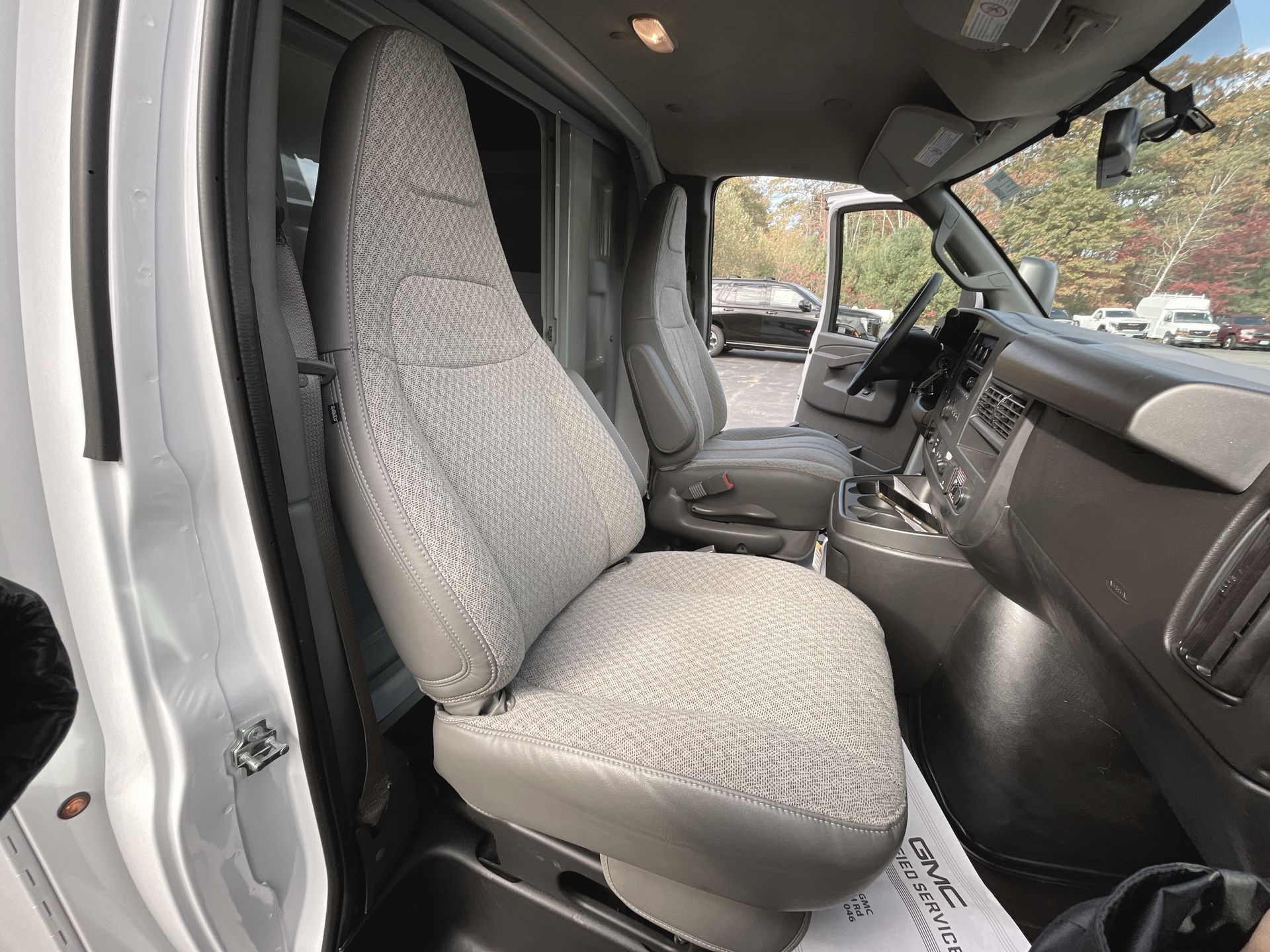 2025 GMC Savana Cutaway 3500 1WT