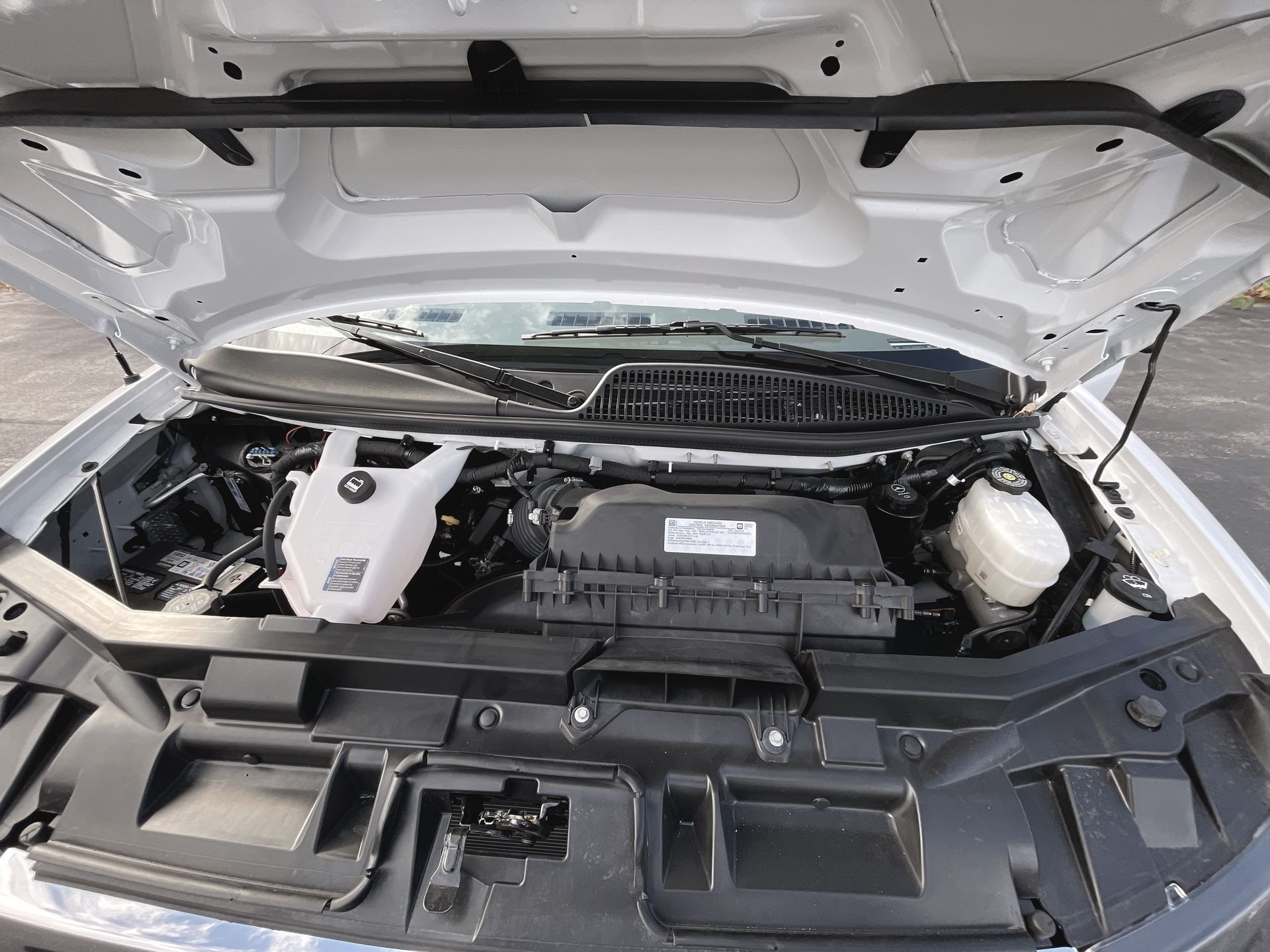 2025 GMC Savana Cutaway 3500 1WT