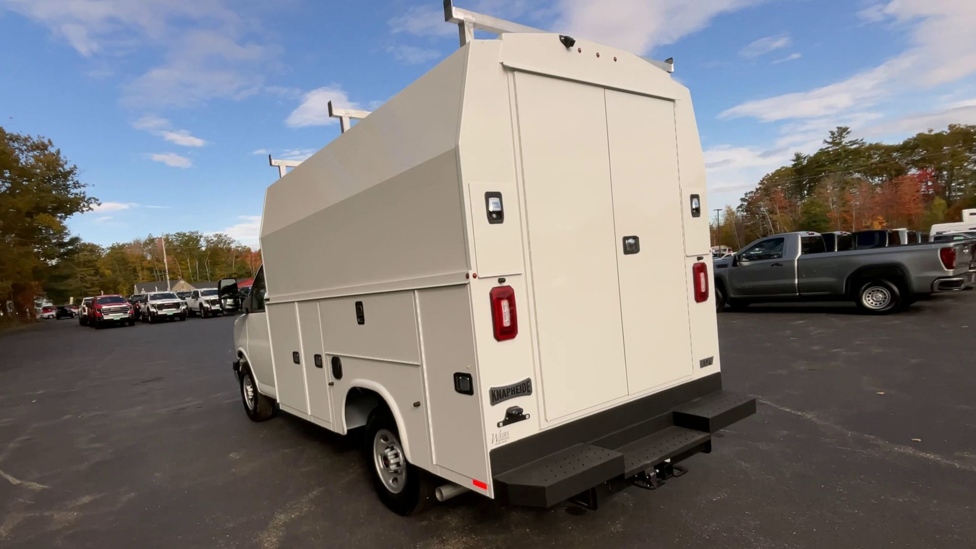 2025 GMC Savana Cutaway 3500 1WT