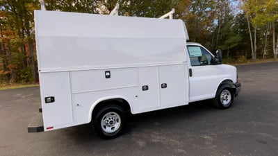 2025 GMC Savana Cutaway 3500 1WT