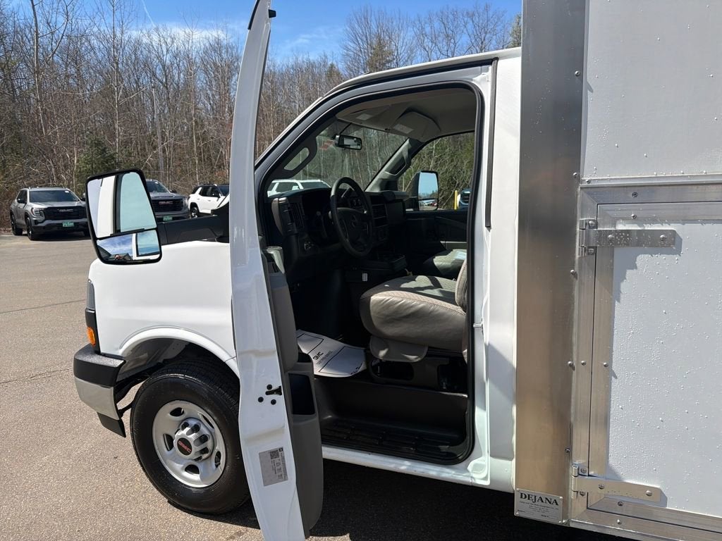 2026 GMC Savana Cutaway 3500 1WT