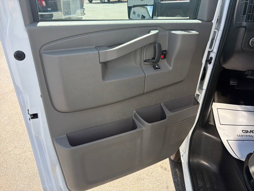 2026 GMC Savana Cutaway 3500 1WT