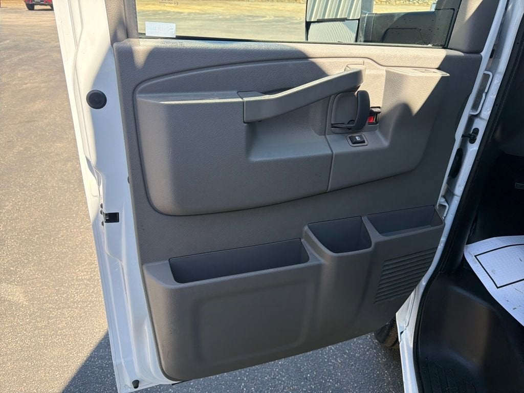 2026 GMC Savana Cutaway 3500 1WT