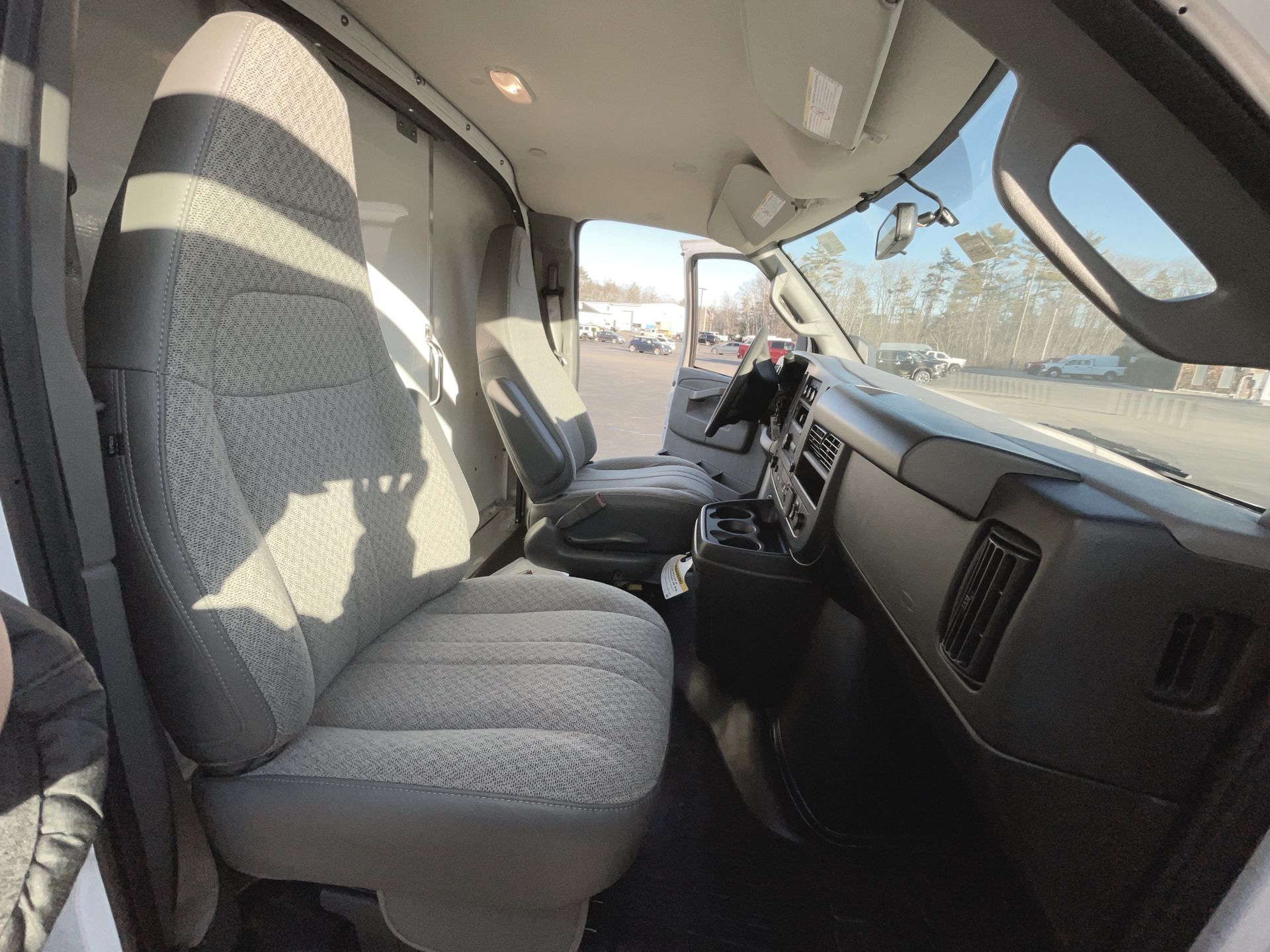 2025 GMC Savana Cutaway 3500 1WT