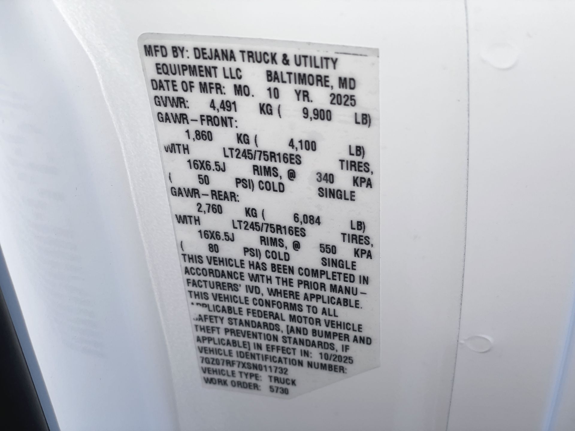 2025 GMC Savana Cutaway 3500 1WT