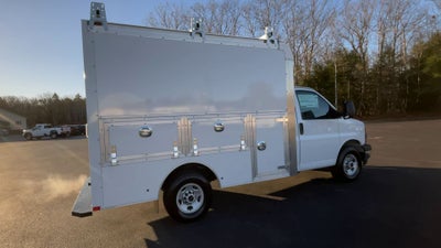 2025 GMC Savana Cutaway 3500 1WT