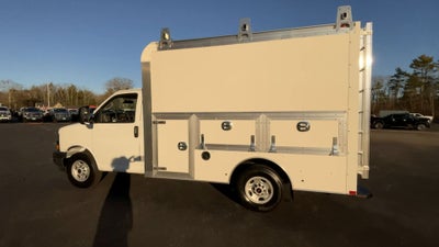 2025 GMC Savana Cutaway 3500 1WT