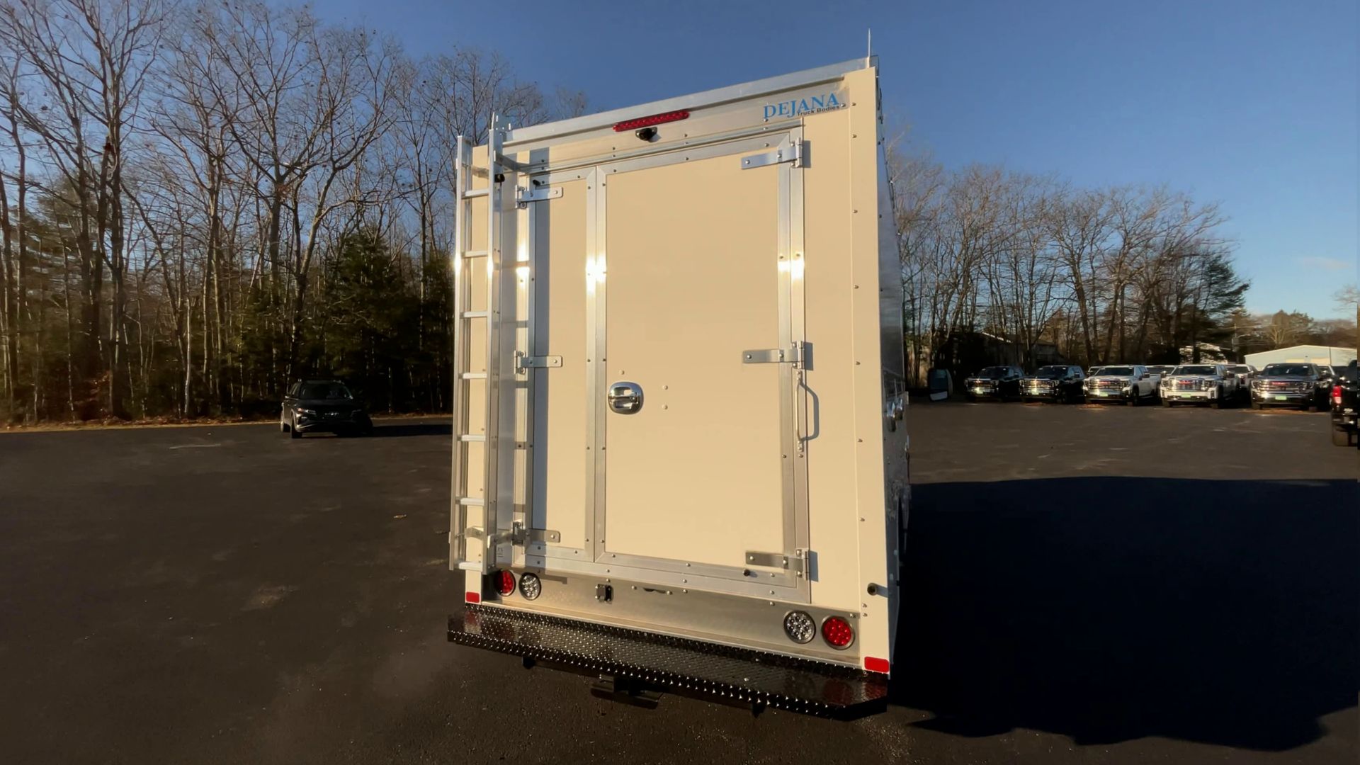 2025 GMC Savana Cutaway 3500 1WT