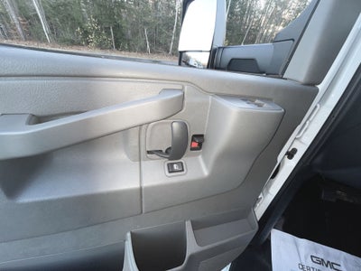 2025 GMC Savana Cutaway 3500 1WT