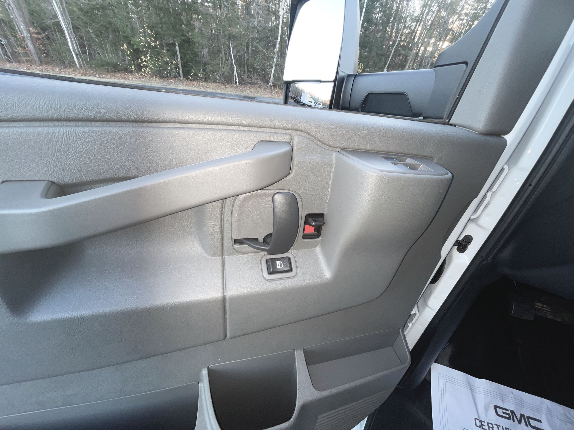 2025 GMC Savana Cutaway 3500 1WT