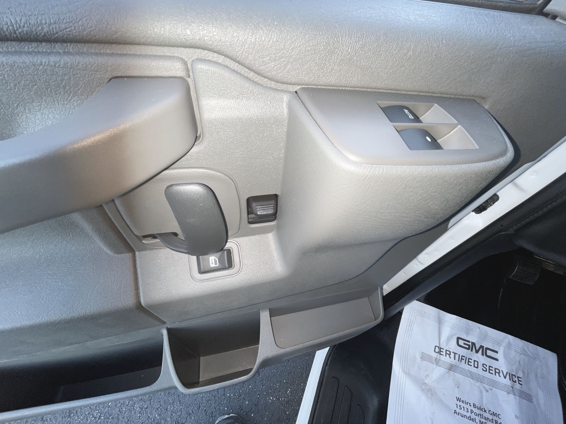 2025 GMC Savana Cutaway 3500 1WT