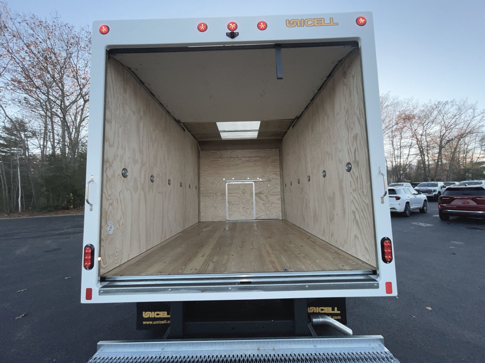 2025 GMC Savana Cutaway 3500 1WT