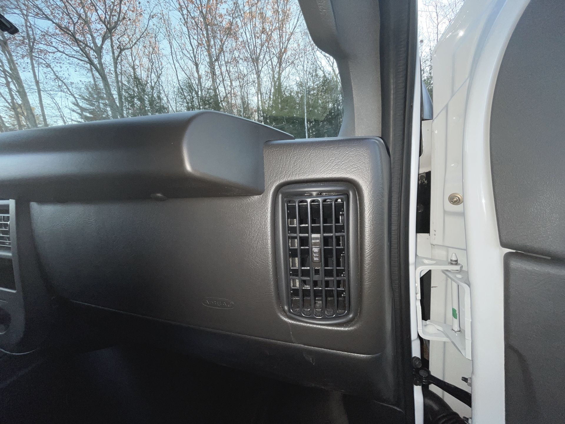 2025 GMC Savana Cutaway 3500 1WT