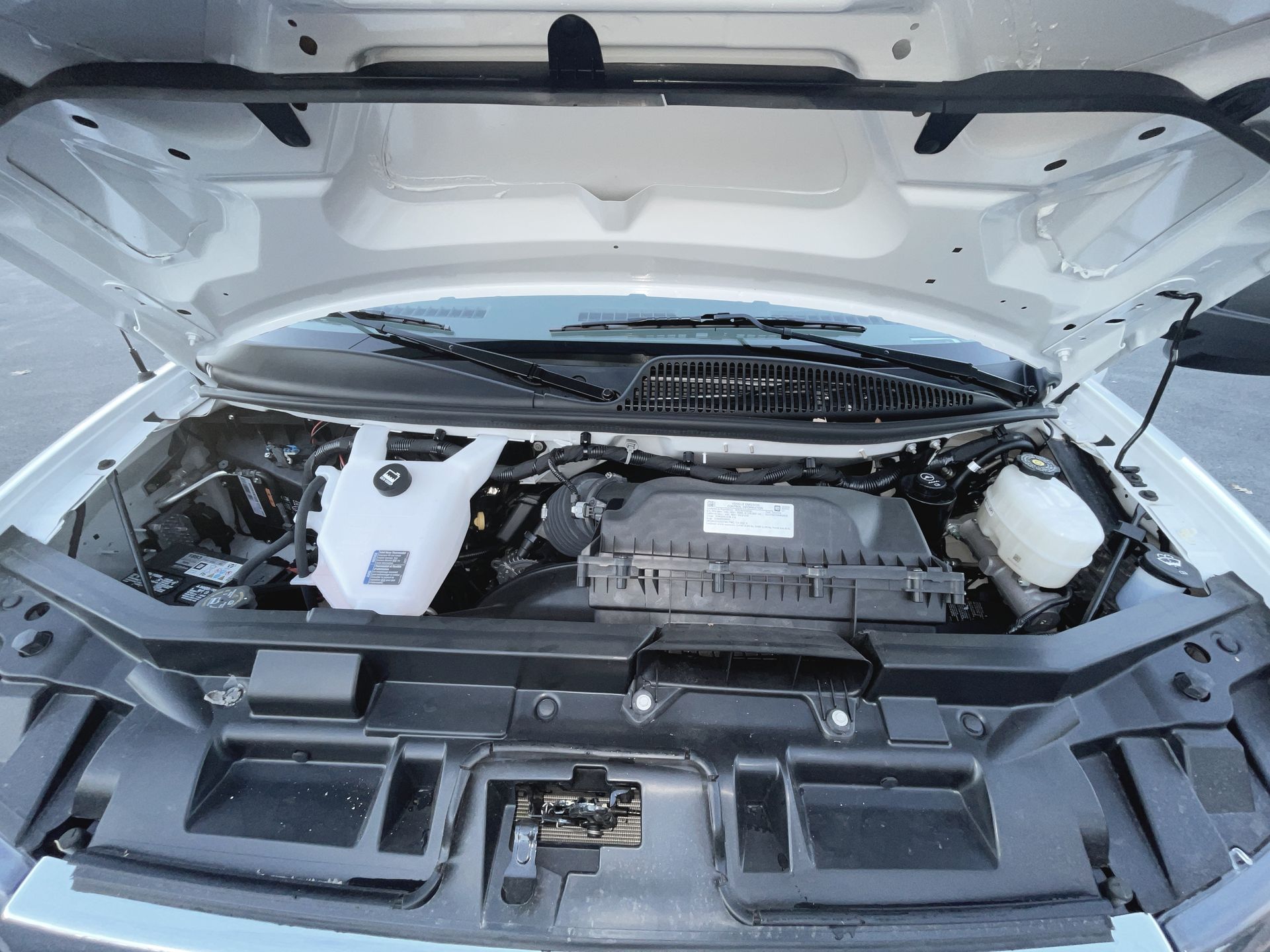 2025 GMC Savana Cutaway 3500 1WT