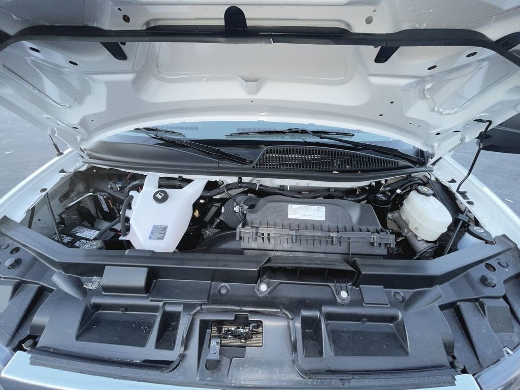 2025 GMC Savana Cutaway 3500 1WT