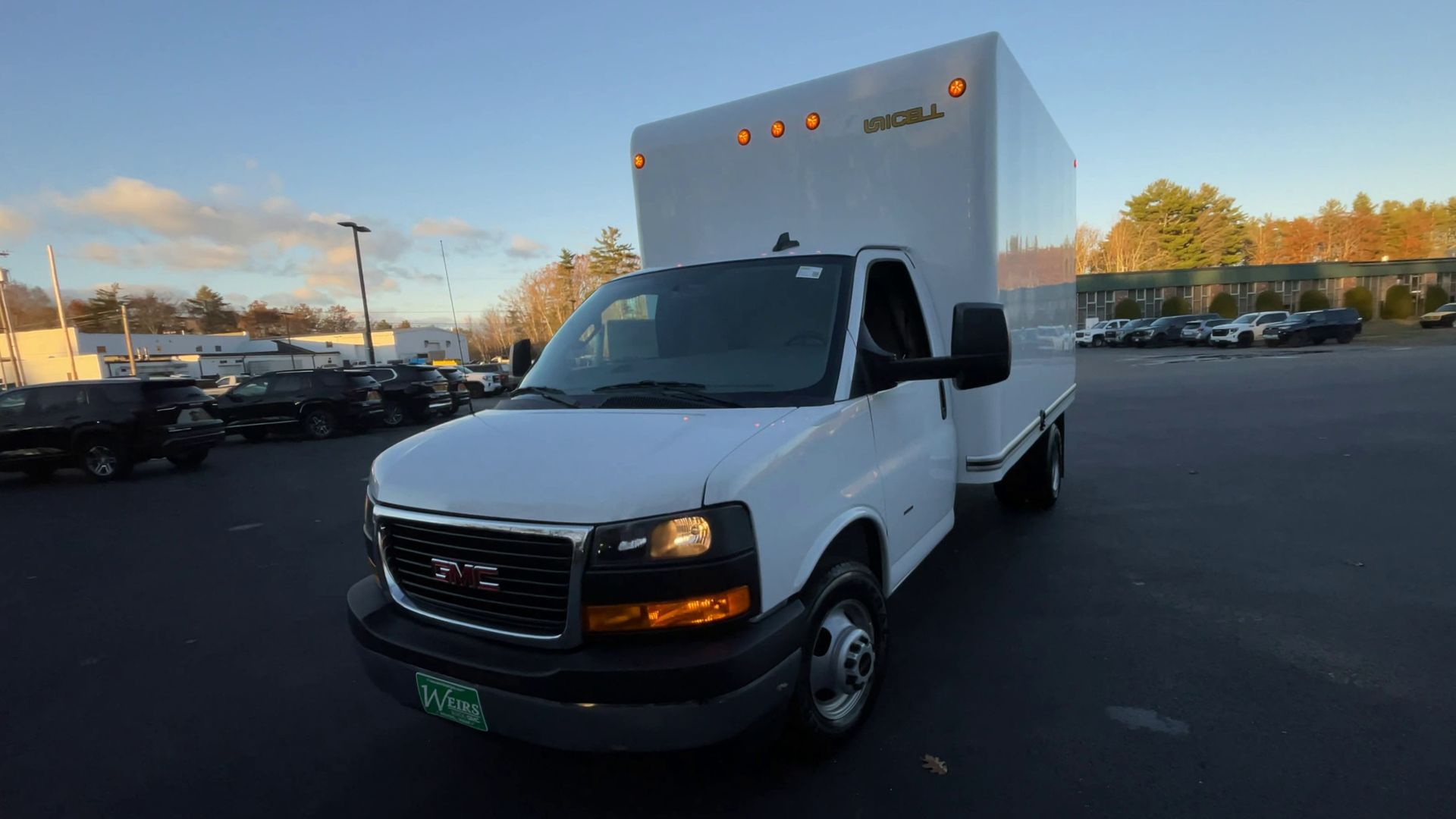 2025 GMC Savana Cutaway 3500 1WT