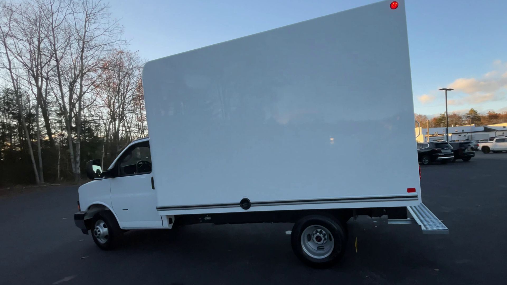 2025 GMC Savana Cutaway 3500 1WT