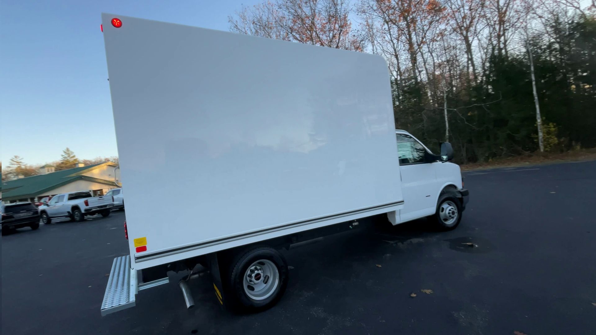 2025 GMC Savana Cutaway 3500 1WT