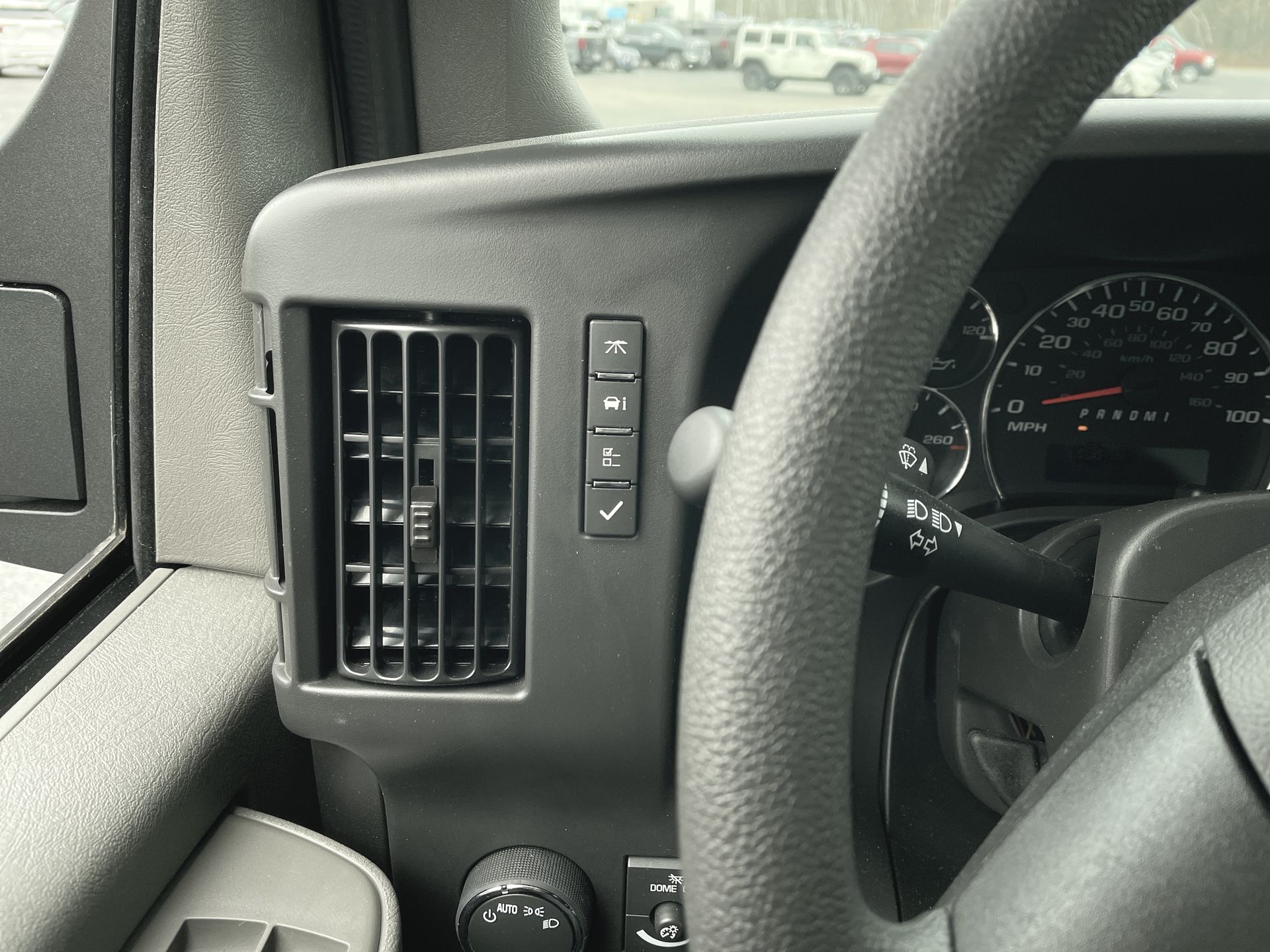 2025 GMC Savana Cutaway 3500 1WT