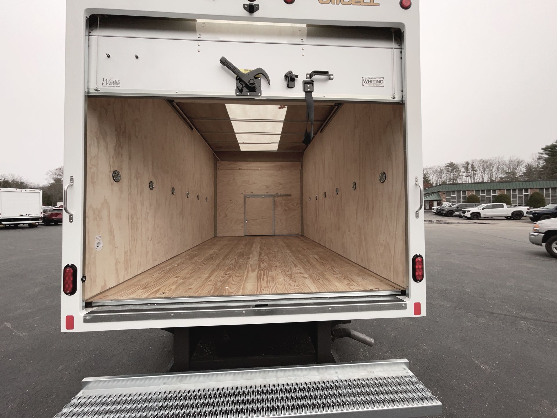 2025 GMC Savana Cutaway 3500 1WT