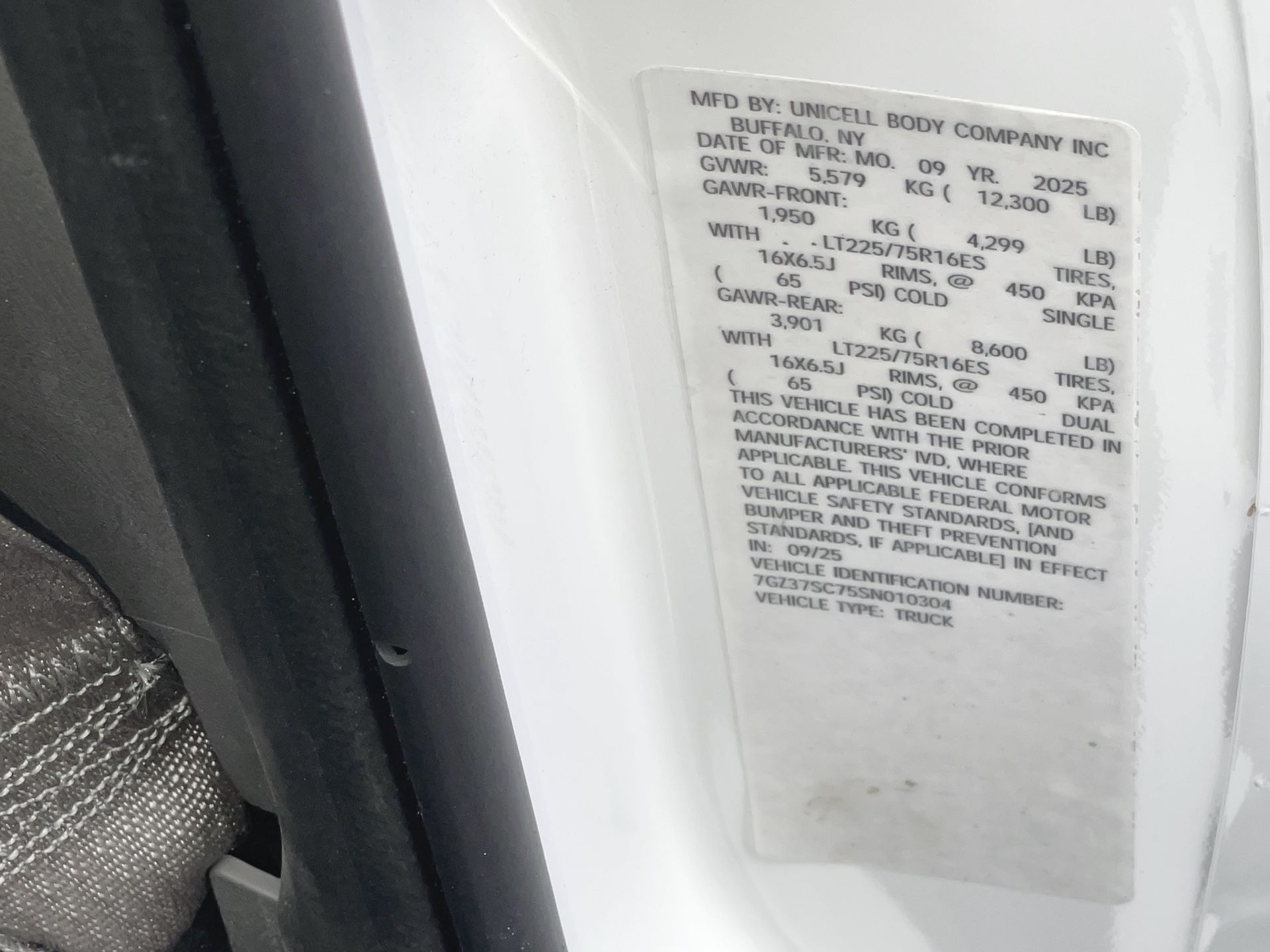 2025 GMC Savana Cutaway 3500 1WT