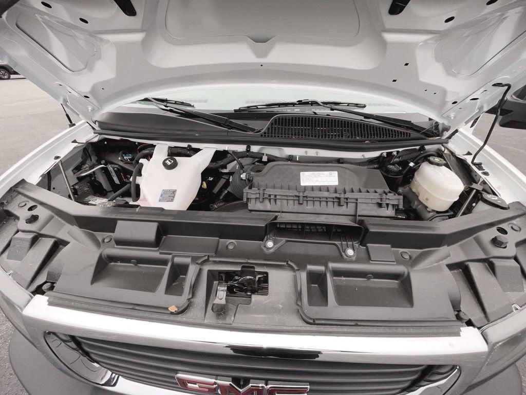 2025 GMC Savana Cutaway 3500 1WT