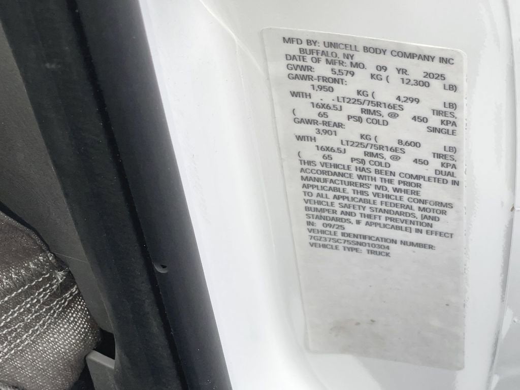 2025 GMC Savana Cutaway 3500 1WT