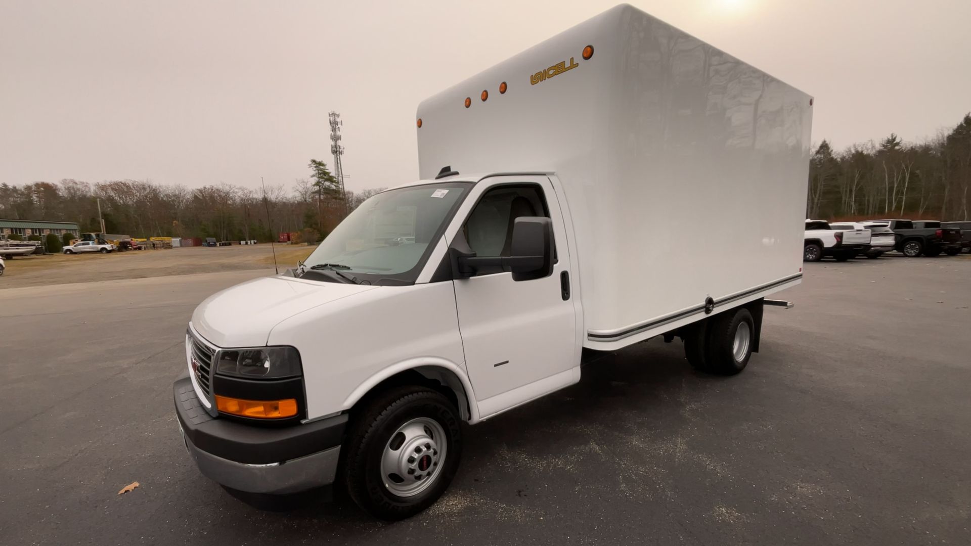 2025 GMC Savana Cutaway 3500 1WT